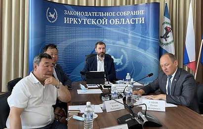Вопросы сохранения реки Лены обсудили депутаты ЗС и парламента Якутии