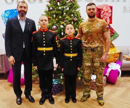 Иркутские суворовцы получили новогодние подарки от Александра Ведерникова