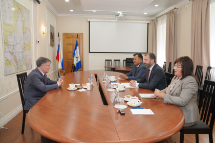 Александр Ведерников встретился с Чрезвычайным и Полномочным послом России в Монголии Искандером Азизовым