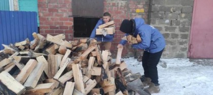 Две машины дров передали семье из Ленинского округа Иркутска после обращения к депутату ЗС