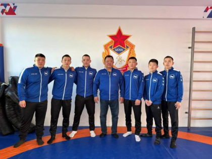 Кузьма Алдаров помог экипировать юношескую сборную борцов на первенство России в город Орёл