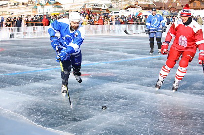 Международный хоккейный матч на льду Байкала состоялся с участием депутатов ЗакСобрания