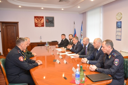 Александр Ведерников встретился с командующим войсками Сибирского военного округа