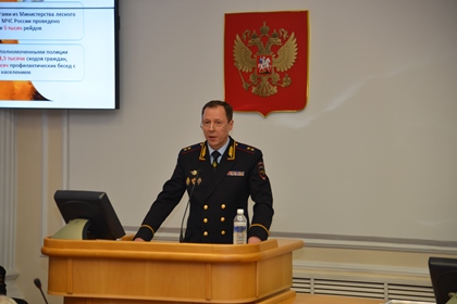 Начальник ГУ МВД РФ по Иркутской области Андрей Калищук рассказал о работе полиции в прошлом году и ответил на вопросы депутатов