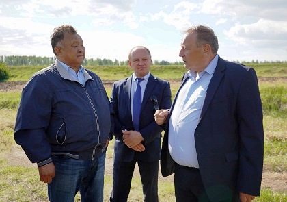 Кузьма Алдаров и Роман Габов проконтролировали ход посевной кампании в Тулунском и Куйтунском районах