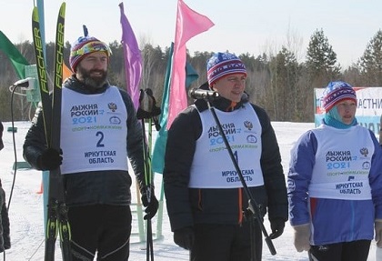 Александр Ведерников принял участие в старте Всероссийской лыжной гонки «Лыжня России» в Саянске
