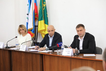 Перспективы социально-экономического развития Куйтунского района обсудили депутаты Заксобрания и представители территории