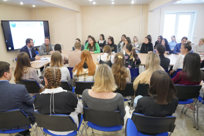 Александр Ведерников провел встречу с активом Совета молодых педагогов Иркутской области