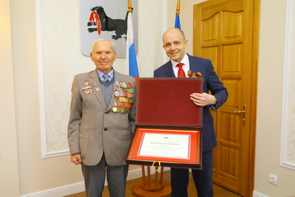 Сергей Сокол вручил Почетные грамоты ветеранам Великой Отечественной войны