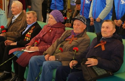 Александр Вепрев поздравил ветеранов Иркутского авиазавода с Днем Победы