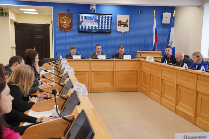 Депутаты ЗакСобрания призвали упростить межведомственную работу при муниципальном контроле