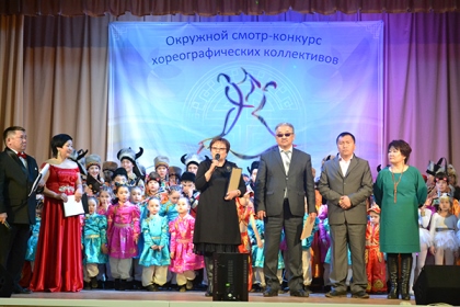 Юных танцоров Усть-Ордынского Бурятского округа наградил Кузьма Алдаров 