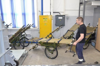 На Иркутском авиазаводе изготовили для нужд СВО партию эвакуационных носилок на моноколёсном ходу