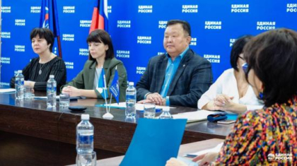 Развитие туризма на Байкале с сохранением экологии обсудил с экспертами Кузьма Алдаров