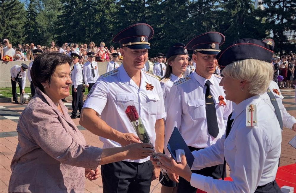 Ирина Синцова приняла участие во вручении дипломов выпускникам Восточно-Сибирского института МВД