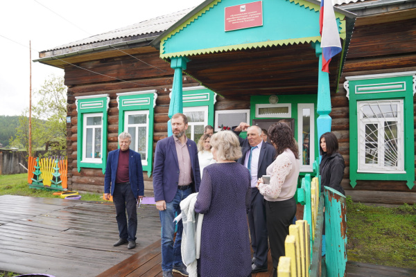  В рабочей поездке Александр Ведерников и Виктор Побойкин посетили соцобъекты в Тунгуске.