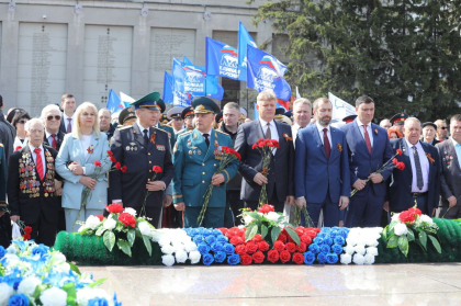 Депутаты ЗакСобрания приняли участие в праздновании Дня Победы в Иркутске