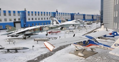 По инициативе Александра Вепрева студентов и пенсионеров знакомят с современным производством Иркутского авиазавода   