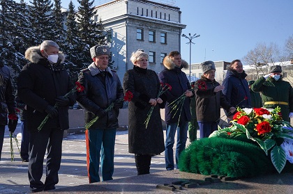 Торжественный митинг в честь Дня защитника Отечества у мемориала «Вечный огонь славы» состоялся в Иркутске