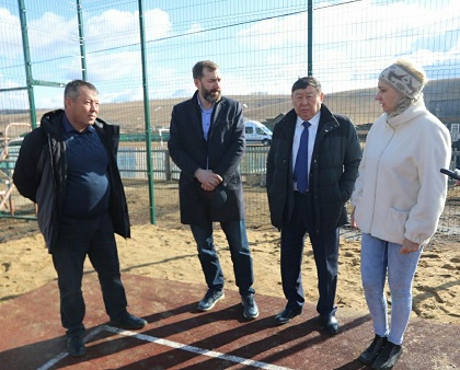 Областные парламентарии посетили ряд социальных объектов в Нукутском районе и в городе Свирске 