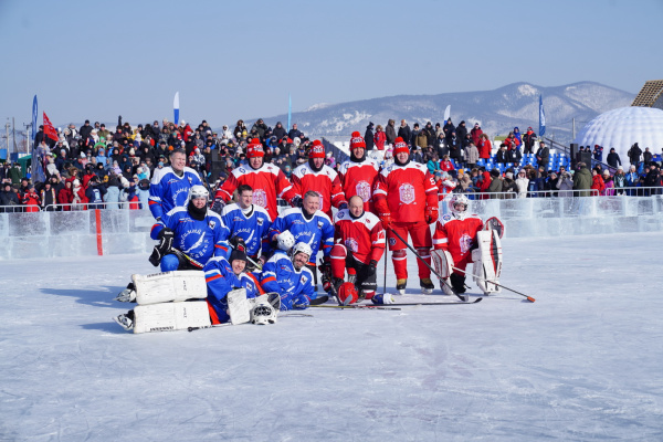 Хоккейный матч со звездами мирового спорта прошел на льду Байкала