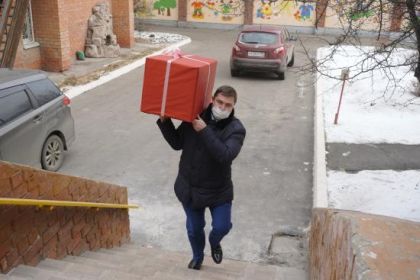 Нина Чекотова оказала помощь детям из домов ребёнка Иркутска и Усолья-Сибирского