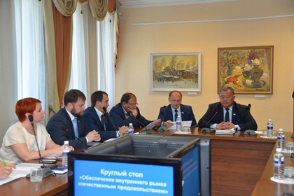 Вопросы обеспечения Иркутской области продуктами местного производства обсудили на круглом столе в Заксобрании