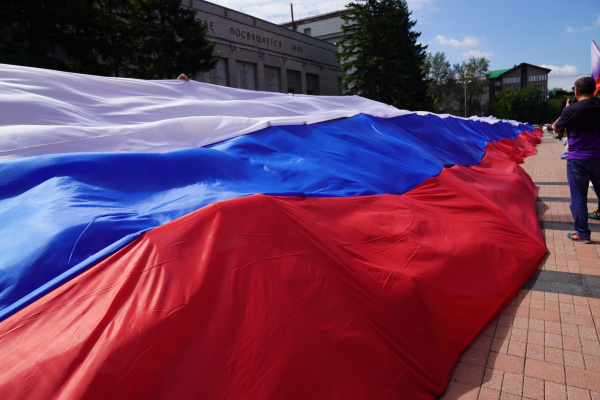 День государственного флага России отметили в Иркутске