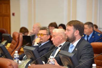 Парламентарии признали депутатским запросом обращение о работе медсанчасти в Саянске