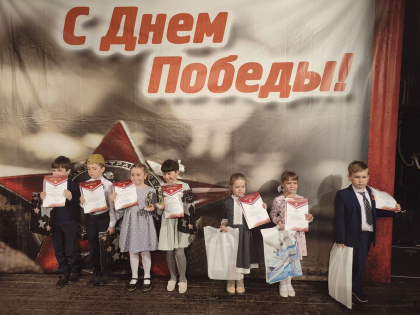 Подарки от депутата Александра Вепрева получили юные участники фестиваля-конкурса «Смуглянка» в Байкальске