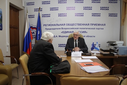 Сенатор Сергей Брилка провел прием граждан в рамках региональной недели