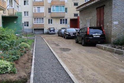 В Усть-Илимске идет благоустройство трех дворов и сквера по проекту «Комфортная городская среда»