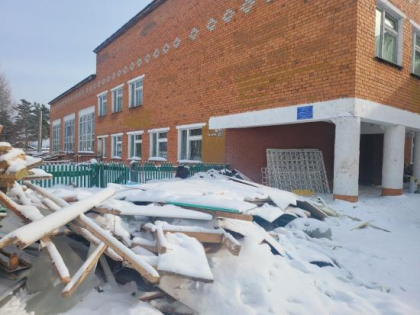 Наталья Дикусарова проинспектировала ход ремонта школы и подготовку к ремонту больницы в посёлке Шиткино Тайшетского района