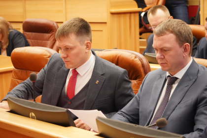 Законопроекты о соцподдержке медработников рассмотрели депутаты на сессии