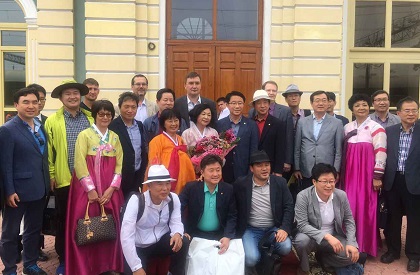 Сергей Магдалинов поприветствовал делегацию Южной Кореи, прибывшую в Иркутск