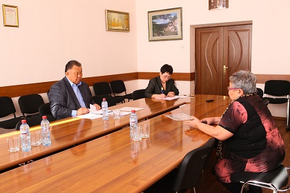 Кузьма Алдаров провел прием граждан в Нукутском районе