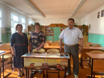 Со 140-летним юбилеем поздравил Серёдкинскую среднюю школу Кузьма Алдаров
