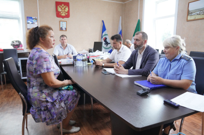 Александр Ведерников провел прием граждан по личным вопросам в Мишелевке
