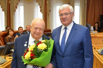Председатель Законодательного Собрания Иркутской области поздравил академика Михаила Кузьмина с юбилеем