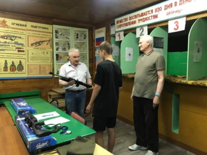 Георгий Любенков приобрёл пневматические винтовки для школьной секции пулевой стрельбы в Братске
