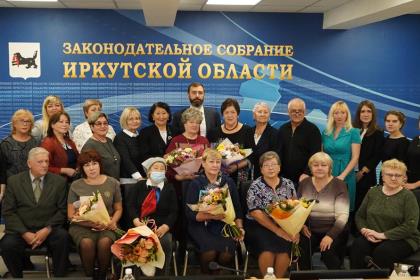Солдатских матерей чествовали в областном парламенте