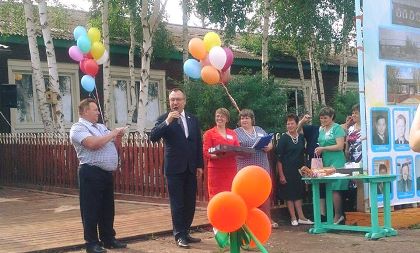 Николай Труфанов поздравил жителей Качугского района с 120-летним юбилеем школы в селе Бутаково