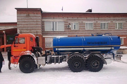 Водовозную машину большой емкости приобрели для поселка в Чунском районе при содействии Натальи Дикусаровой