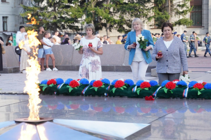 Ирина Синцова приняла участие в митинге памяти о детях-жертвах войны в Донбассе