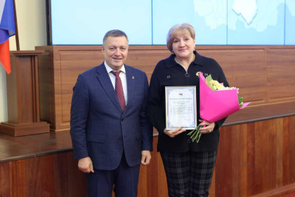Лариса Егорова получила благодарность губернатора за вклад в поддержку раненых военнослужащих