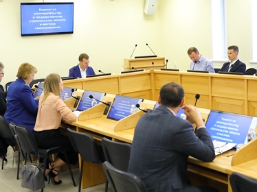 Законопроект о повышении зарплат лиц, замещающих госдолжности Иркутской области, рекомендован к принятию