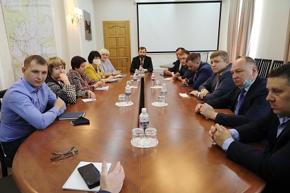 Александр Ведерников обсудил с депутатами ближайший план работы областного парламента