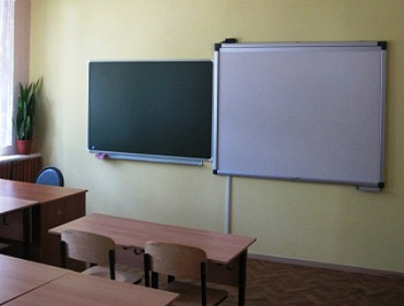 Мультимедийный проектор подарила школе №2 Тайшета Наталья Дикусарова