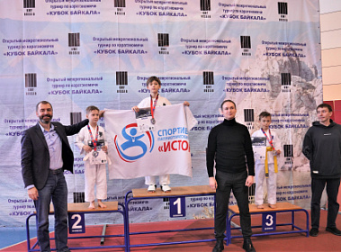 Александр Ведерников наградил победителей всероссийского турнира по каратэ «Кубок Байкала»