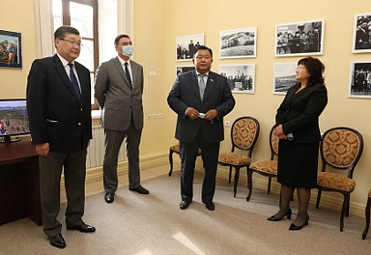 Кузьма Алдаров принял участие в выставке, посвященной 100-летию дипломатических отношений между Монголией и Россией 